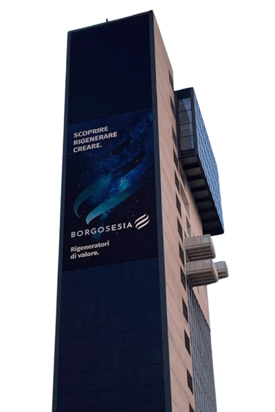 Hybrid Tower no sfondo Hybrid Tower